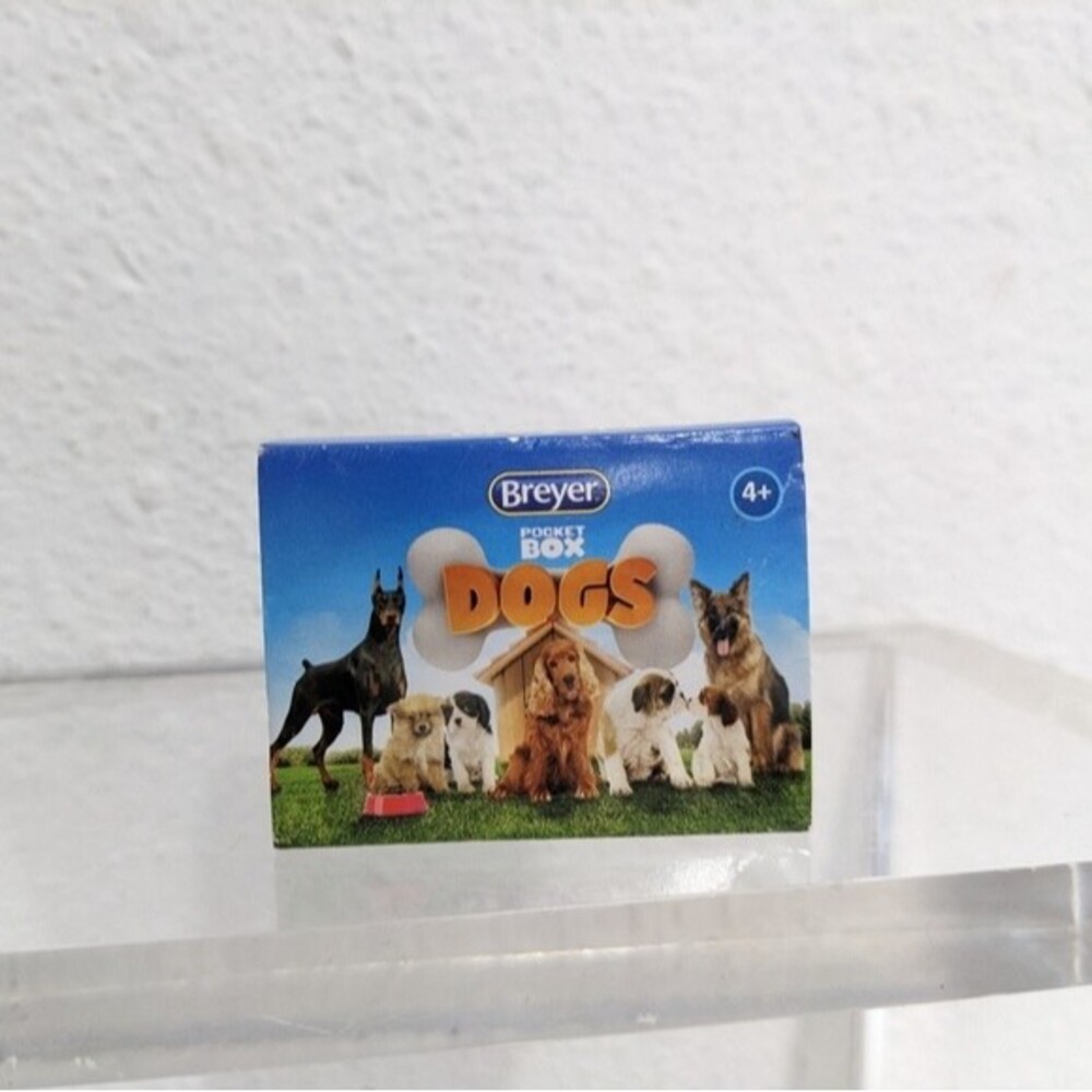 Breyer Pocket Box - Dogs - Picture 2 of 11